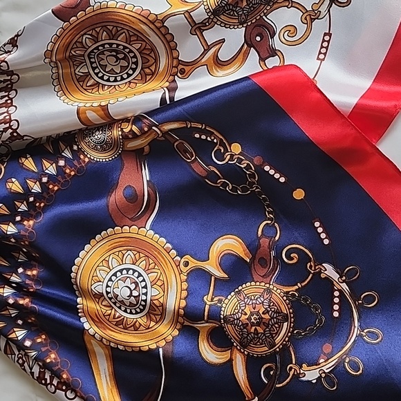 Square Print Scarf - Picture 6 of 6